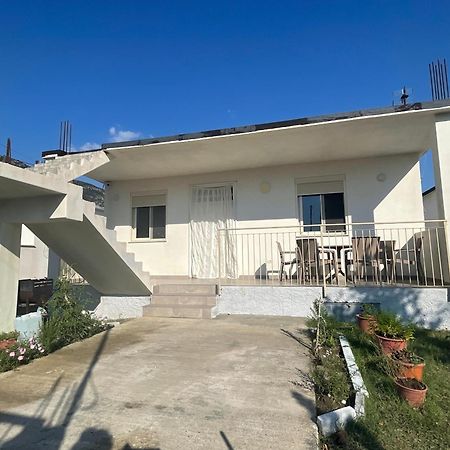 Villa Rei Baks-Rrjoll Экстерьер фото